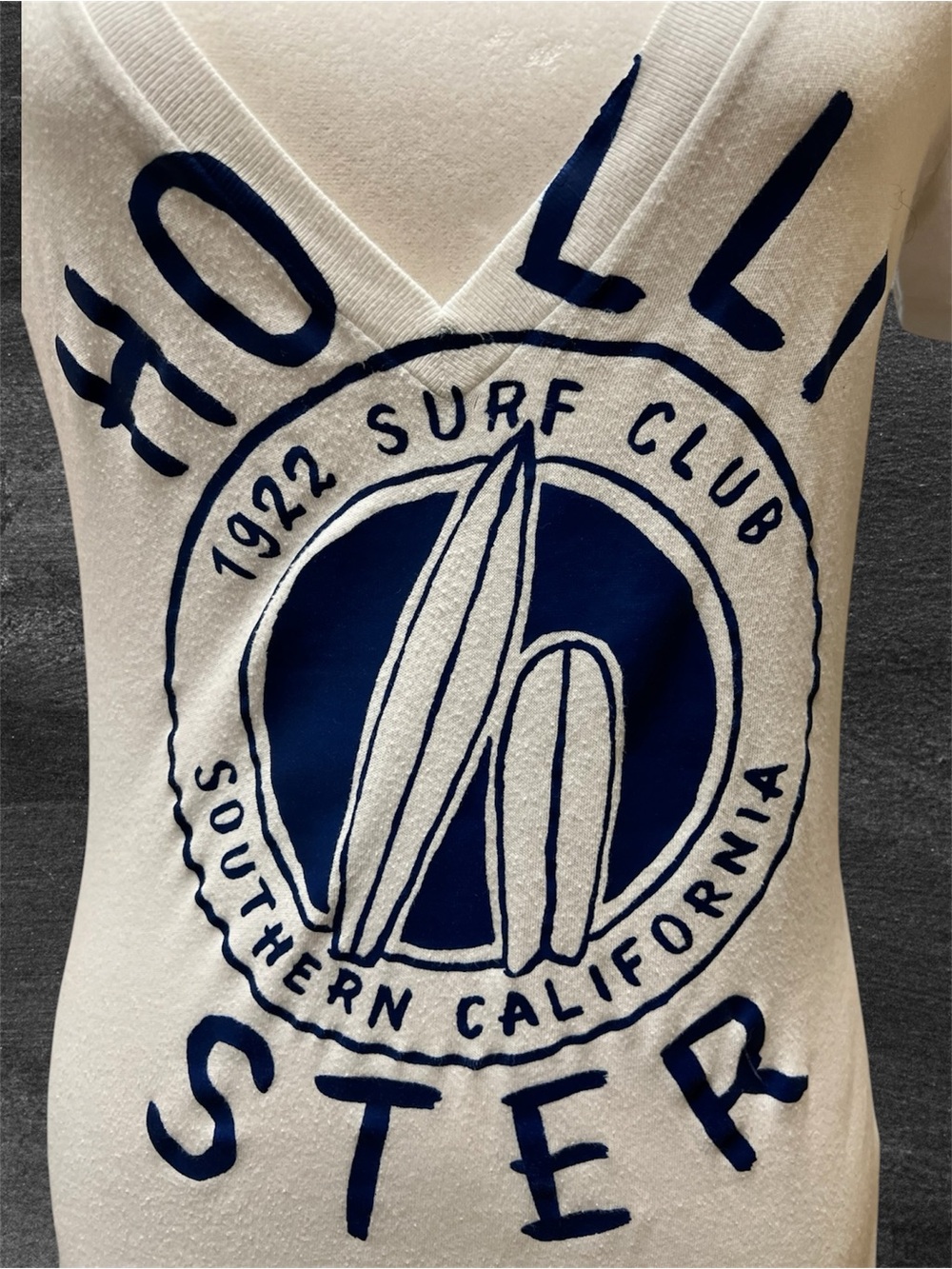 Hollister V Neck T-shirt - Picture 2 of 9